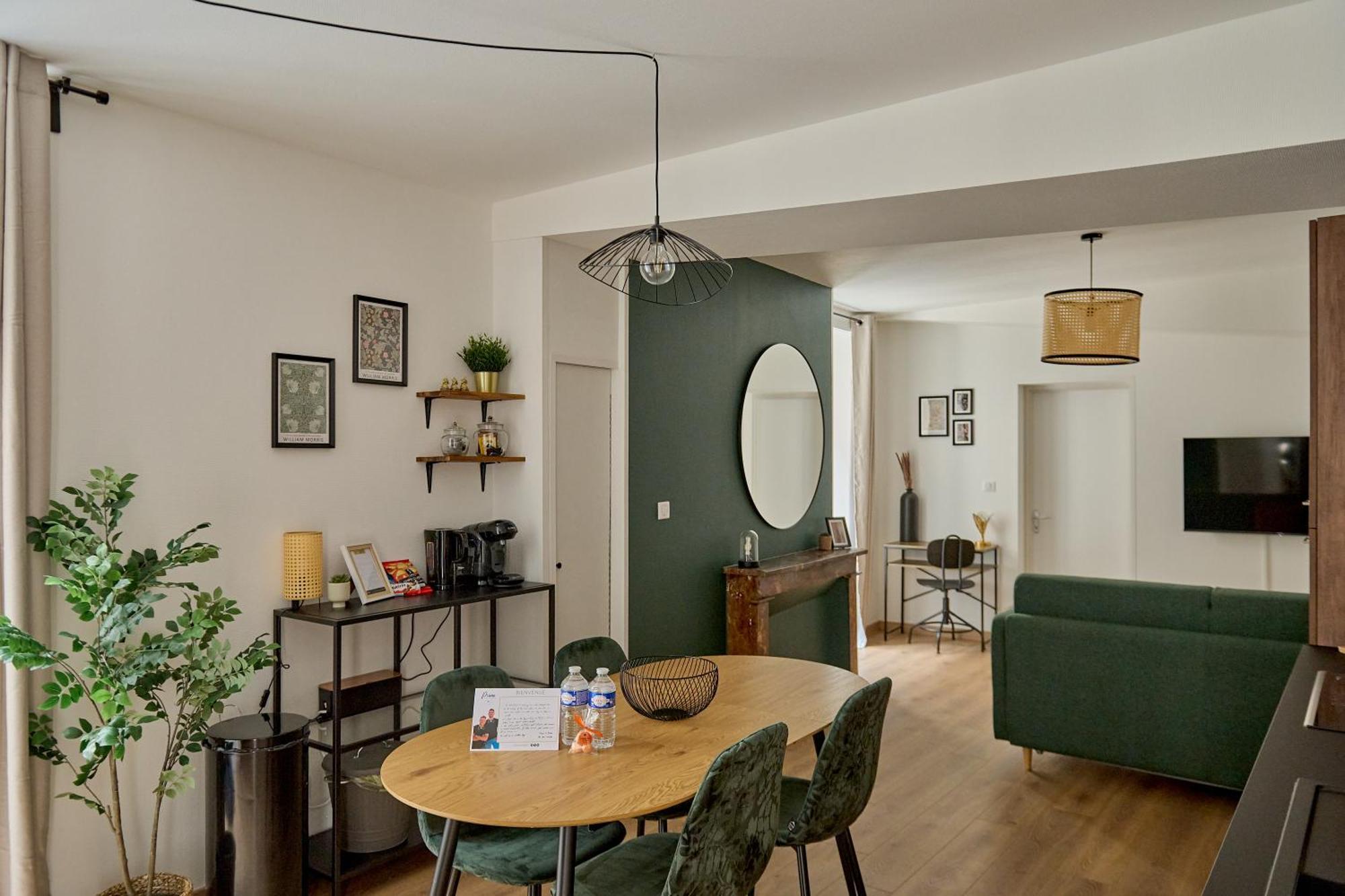 Le Oliva Chez Les M By Primo Conciergerie Apartment เนอแวร์ ภายนอก รูปภาพ