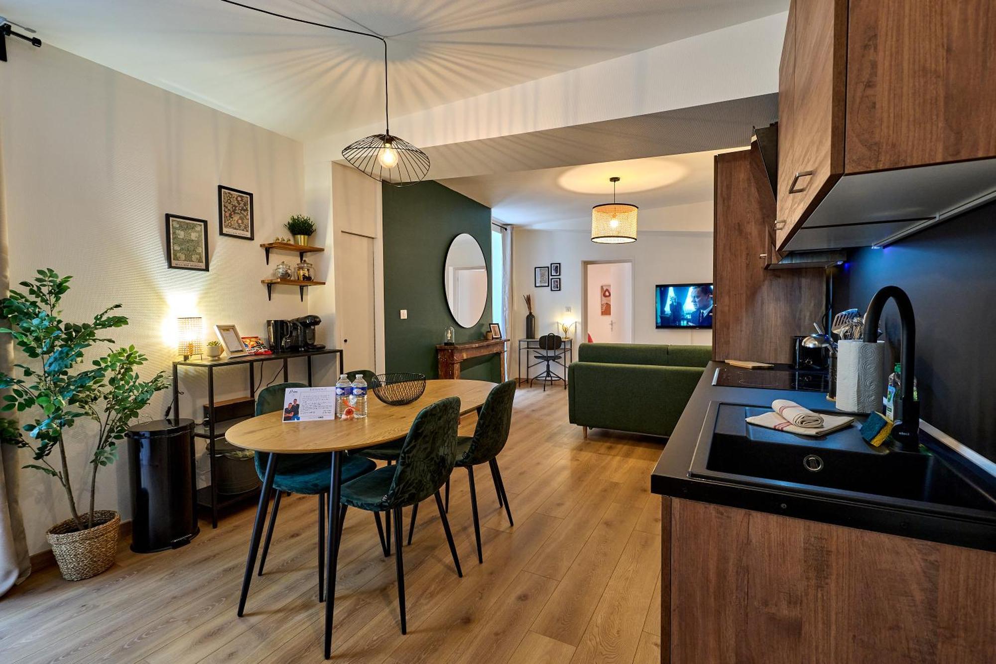 Le Oliva Chez Les M By Primo Conciergerie Apartment เนอแวร์ ภายนอก รูปภาพ