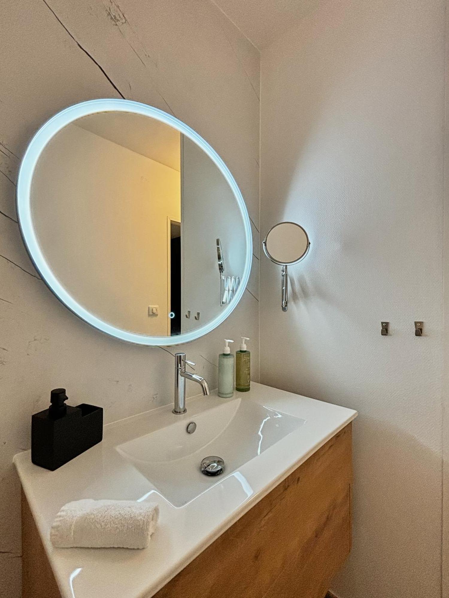 Le Oliva Chez Les M By Primo Conciergerie Apartment เนอแวร์ ภายนอก รูปภาพ