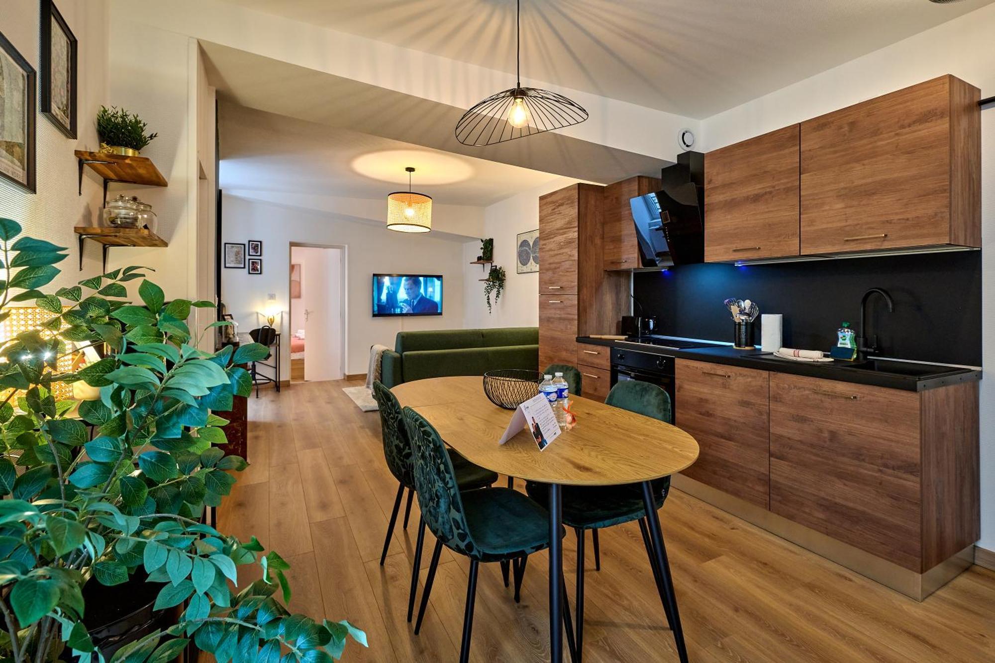 Le Oliva Chez Les M By Primo Conciergerie Apartment เนอแวร์ ภายนอก รูปภาพ